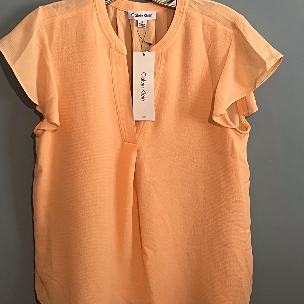SELLING CALVIN KLEIN BLOUSE FOR WOMEN SIZE SMALL COLOR PEACH 🍑BNWT SHORT SLEEVE